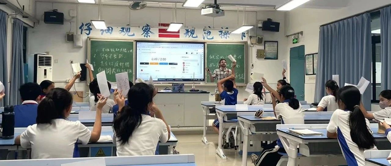 高新中学模拟联合国课程圆满结课！2024年6月3日，中国（深圳）国际人才培训中心（简称国培中心）联手南山外国语（集团）高新中学顺利结课。国培中心资深老师Cal在学校开展了别开生面的结课会议！模拟联合国会议上，共有21位“小外交官”齐聚一堂，-高新中学模拟联合国课程圆满结课！